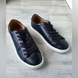 Sneakers, New Banana Republic Women's Leather. Size 8.5. (fits 8).